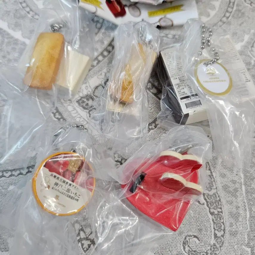 [BUNJANG] Henri Charpentier Financier Miniature Keyring Gacha / 앙리샤르팡티에 휘낭시에피낭시에 마들렌쿠키케이크아이스크림미니어쳐 키링가챠