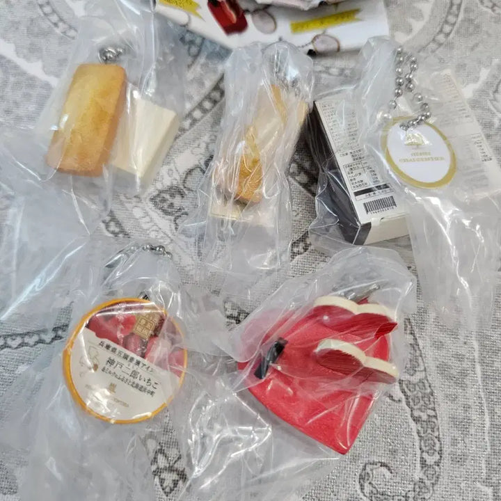 [BUNJANG] Henri Charpentier Financier Miniature Keyring Gacha / 앙리샤르팡티에 휘낭시에피낭시에 마들렌쿠키케이크아이스크림미니어쳐 키링가챠