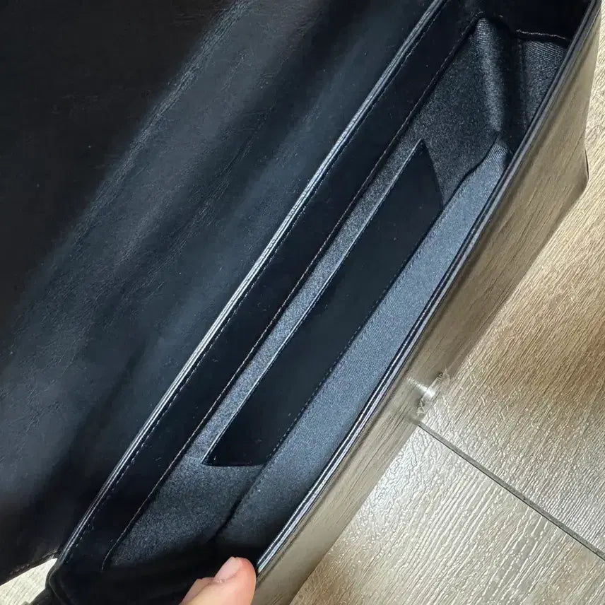 [SOLD OUT] 파인드카푸어 마크백 블랙 크로스백