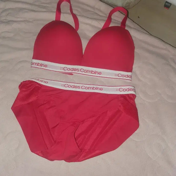 [BUNJANG] Codes Combine Bra and Panty Set / 코데즈컴바인  브라 팬티 80C속옷세트  속옷