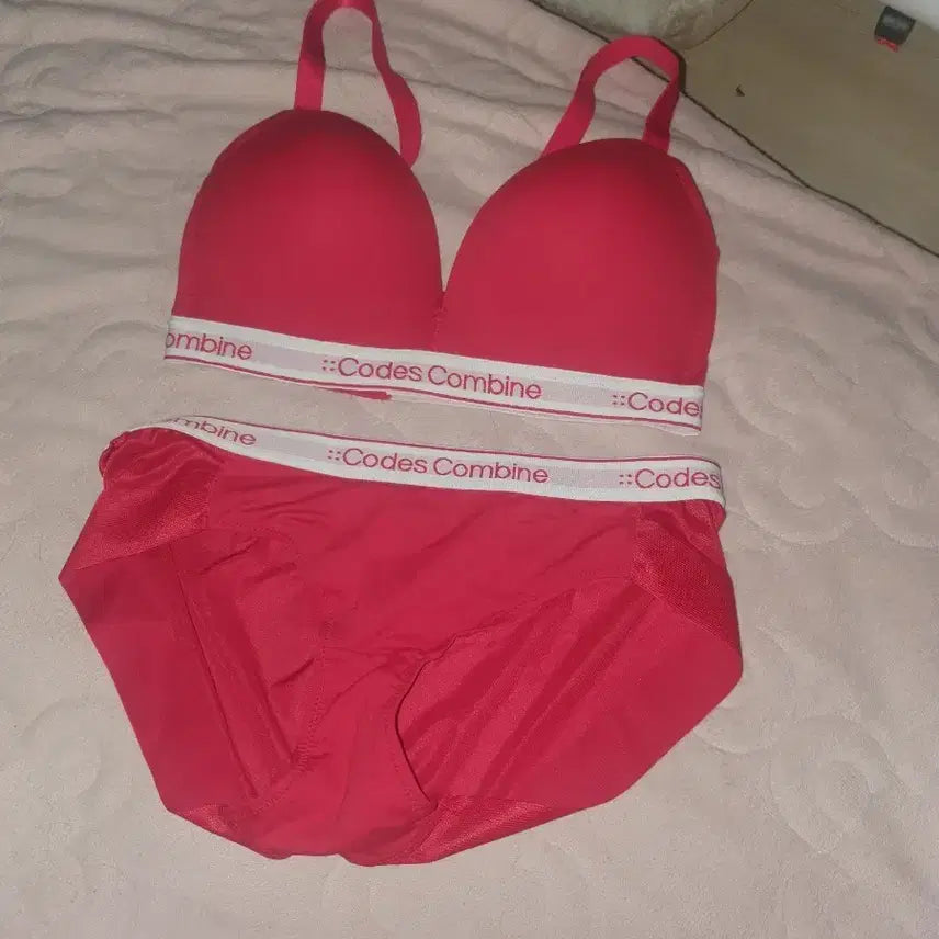 [BUNJANG] Codes Combine Bra and Panty Set / 코데즈컴바인  브라 팬티 80C속옷세트  속옷