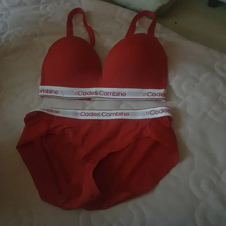 [BUNJANG] Codes Combine Bra and Panty Set / 코데즈컴바인  브라 팬티 80C속옷세트  속옷