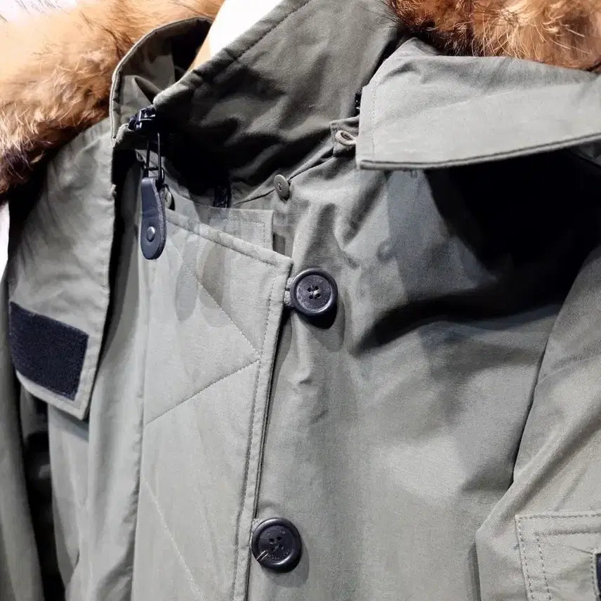 [BUNJANG] Frontrow x Low Classic Military Goose Down Parka / 프론트로우x로우클래식 밀리터리 구스다운 파카