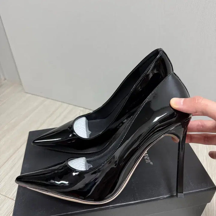 [BUNJANG] Unbranded Black Enamel Pumps 11cm Heels (Size 38) / 새상품 240 질좋은 에나멜 펌프스 힐 11cm 38