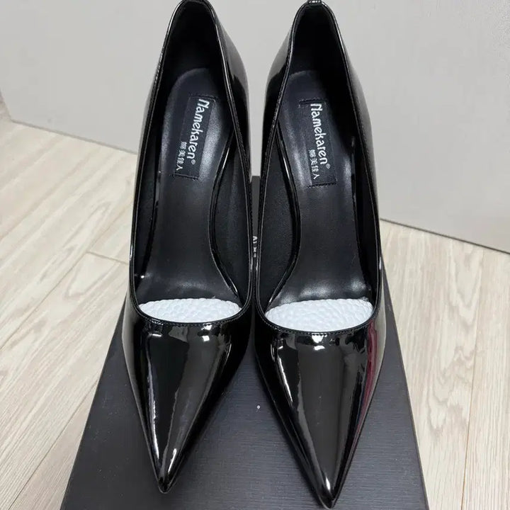 [BUNJANG] Unbranded Black Enamel Pumps 11cm Heels (Size 38) / 새상품 240 질좋은 에나멜 펌프스 힐 11cm 38