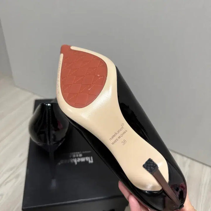 [BUNJANG] Unbranded Black Enamel Pumps 11cm Heels (Size 38) / 새상품 240 질좋은 에나멜 펌프스 힐 11cm 38