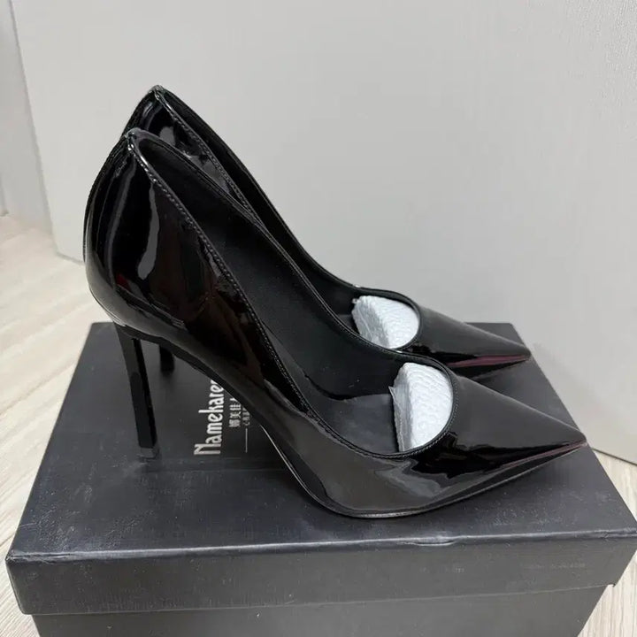 [BUNJANG] Unbranded Black Enamel Pumps 11cm Heels (Size 38) / 새상품 240 질좋은 에나멜 펌프스 힐 11cm 38