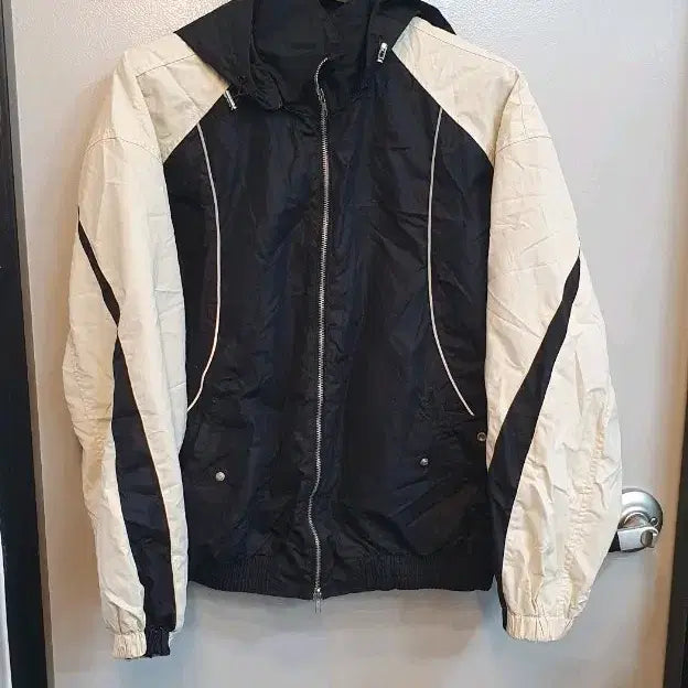 [BUNJANG] Rowell Color Block Windbreaker Jacket / 로웰 배색후드 바람막이점퍼 프리