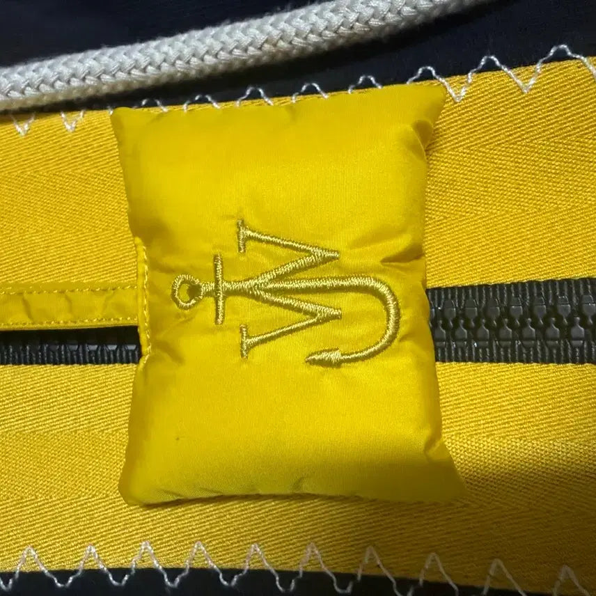 [BUNJANG] JW Anderson Moncler Collaboration Hooded Zip-Up / Jw앤더슨 몽클레어 콜라보 후드집업