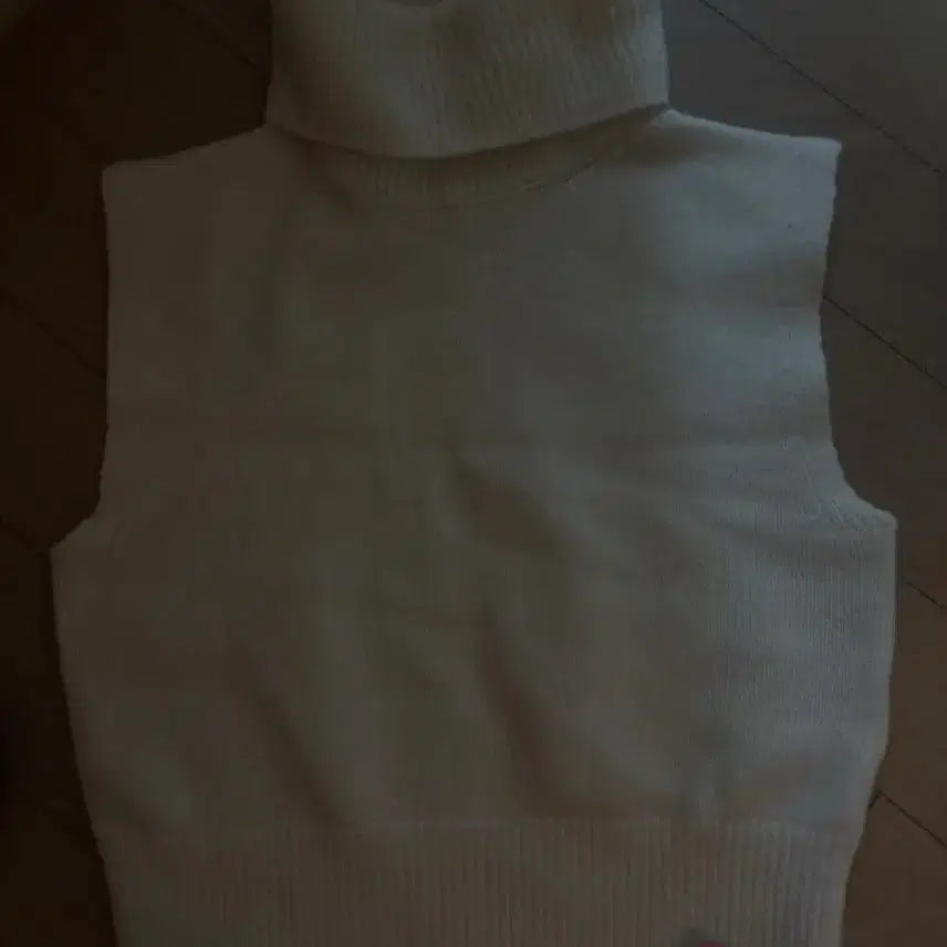 [BUNJANG] Cashmere Crop Turtleneck Tank Top / 수입의류 캐시미어 크롭 목폴라나시 새상품