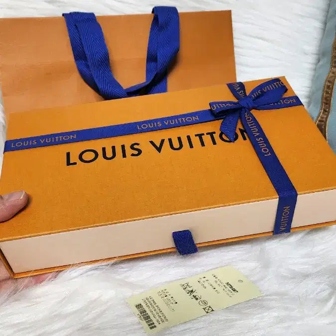 [BUNJANG] Louis Vuitton LV Unlocked Bando Silk Scarf Set / 1-2)루이비통 LV언락드 방도(실크)스카프박스쇼핑백셋트