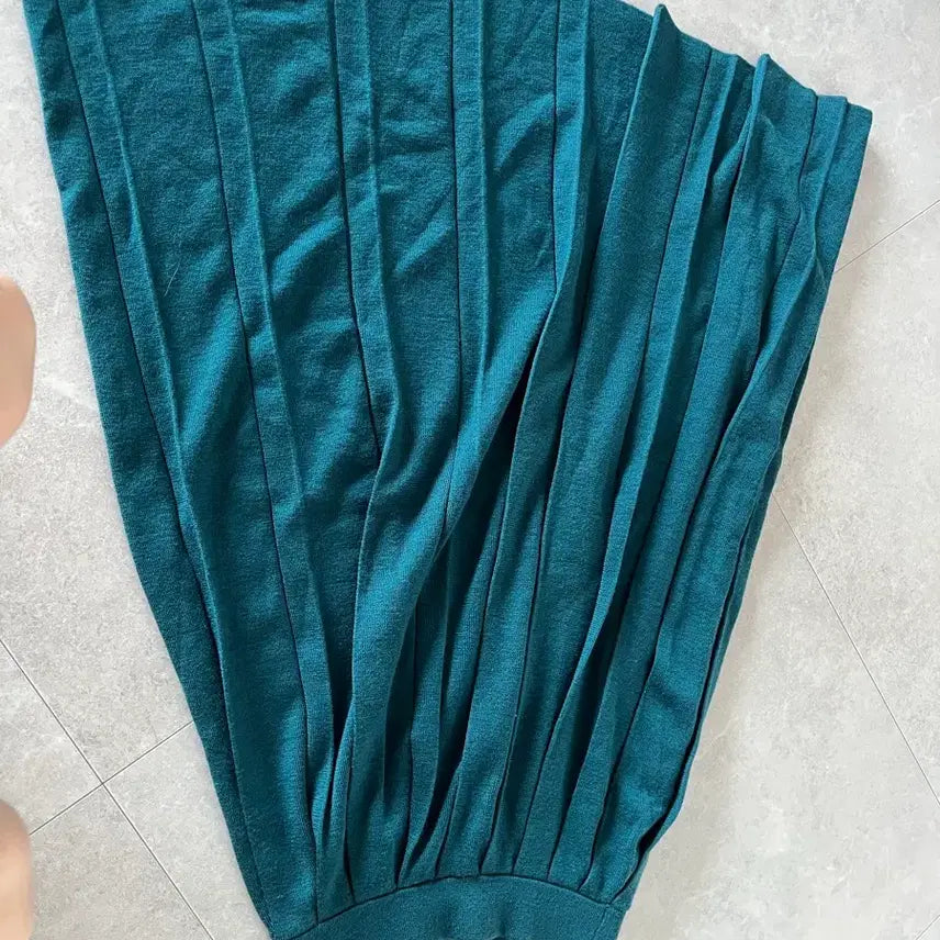 [SOLD OUT] 유니클로 플리츠 울 스커트 청록색 s