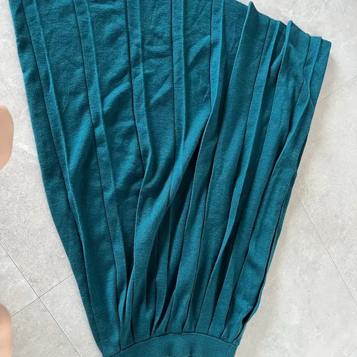 [SOLD OUT] 유니클로 플리츠 울 스커트 청록색 s