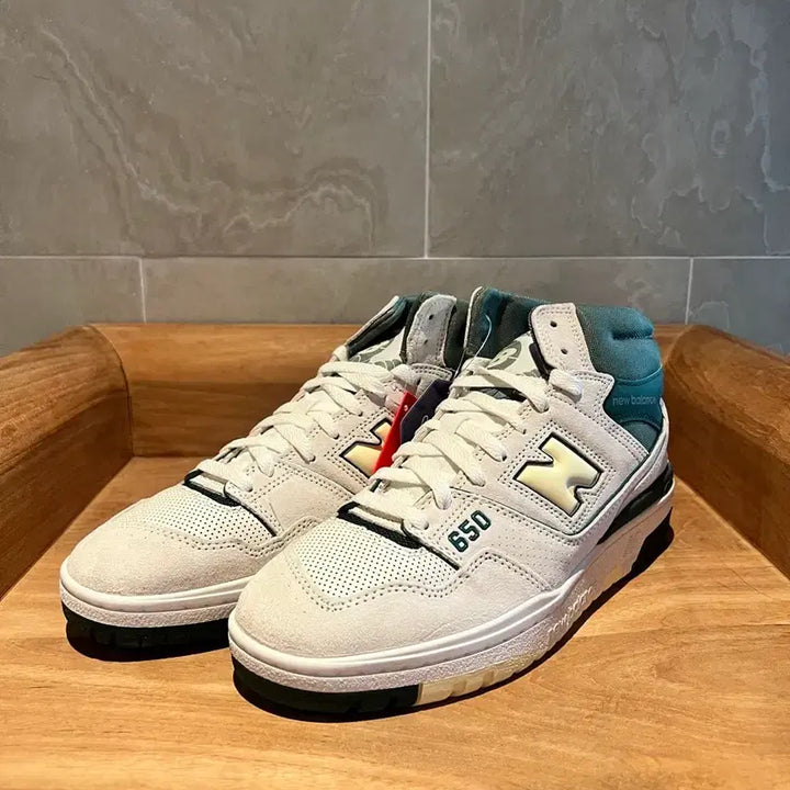 [BUNJANG] New Balance 650 White/Green Sneakers / 뉴발란스 650 흰/녹 스니커즈 270,275