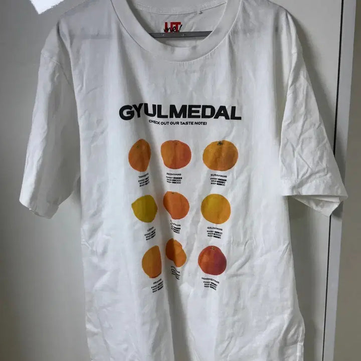[SOLD OUT] 유니클로 GYULMEDAL 귤 반팔 티셔츠 화이트