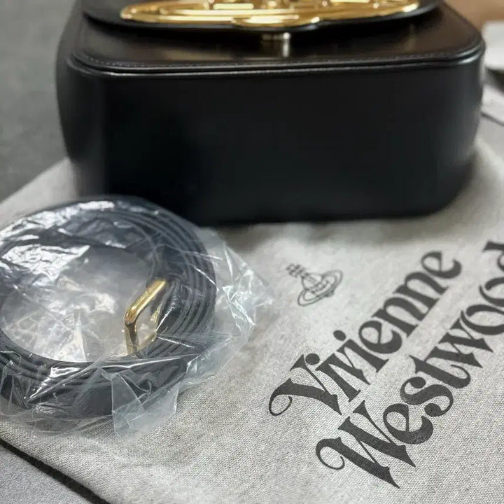 [BUNJANG] Vivienne Westwood Linda Crossbody Bag / (100%정품)비비안 웨스트우드 린다 크로스백
