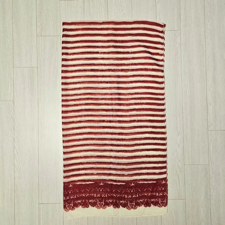 [BUNJANG] Red White Striped Pattern Scarf / 레드 화이트 스트라이프 패턴 스카프