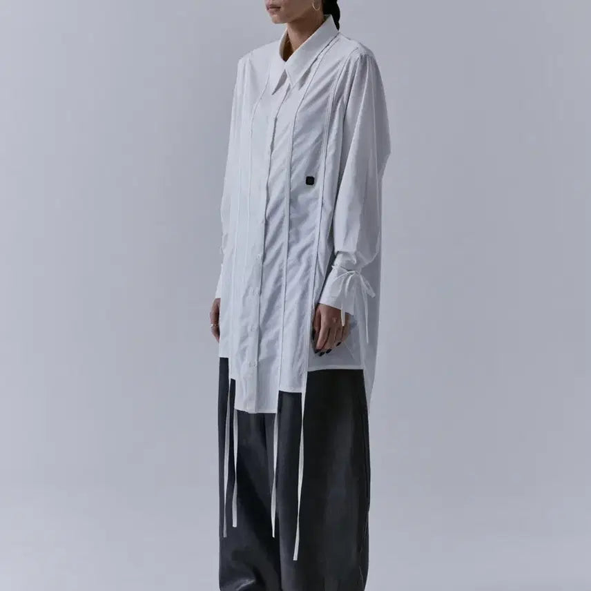[SOLD OUT] 옷장 정리 트리밍버드 스텝 헴라인 롱 스트랩 셔츠 블랙