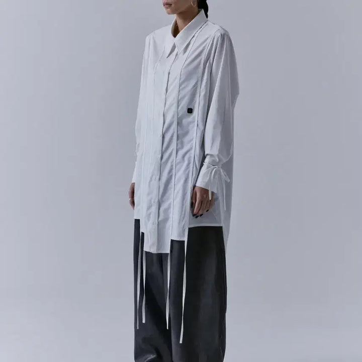 [SOLD OUT] 옷장 정리 트리밍버드 스텝 헴라인 롱 스트랩 셔츠 블랙