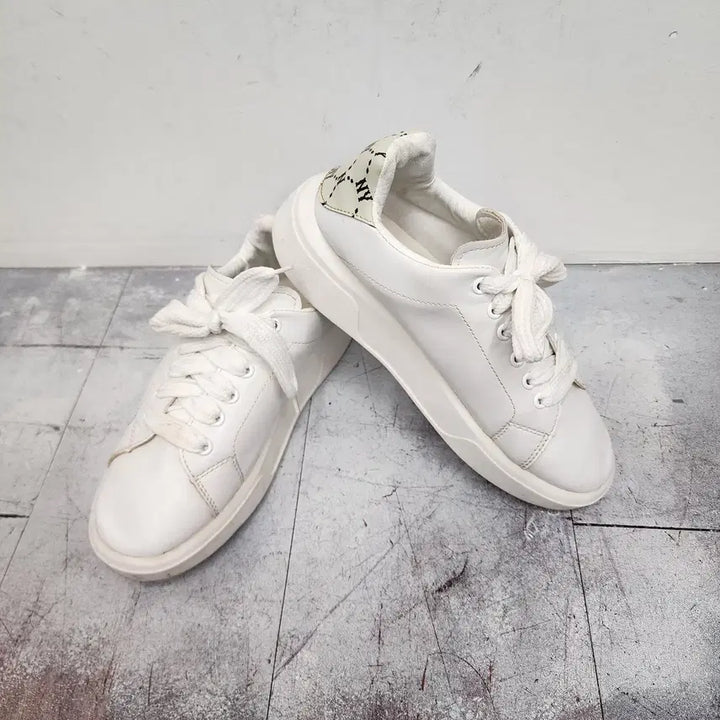 [BUNJANG] MLB Sneakers White Beige Size 255 / 엠엘비 운동화 255사이즈