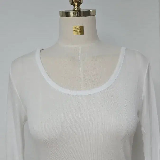 [SOLD OUT] 얇은 화이트 라운드 긴팔