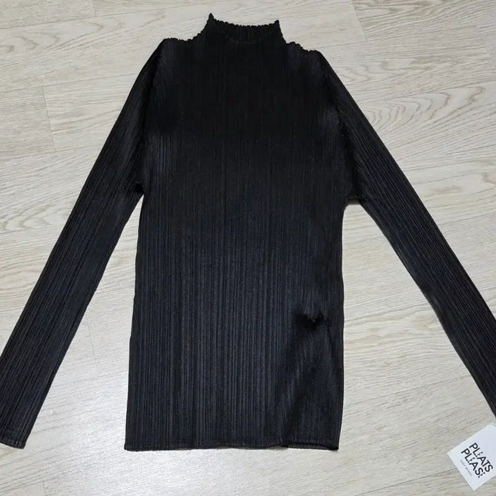 [SOLD OUT] 플리츠플리즈 티셔츠 이세이미야케 파사드(facade)하이넥 긴팔(새상품)