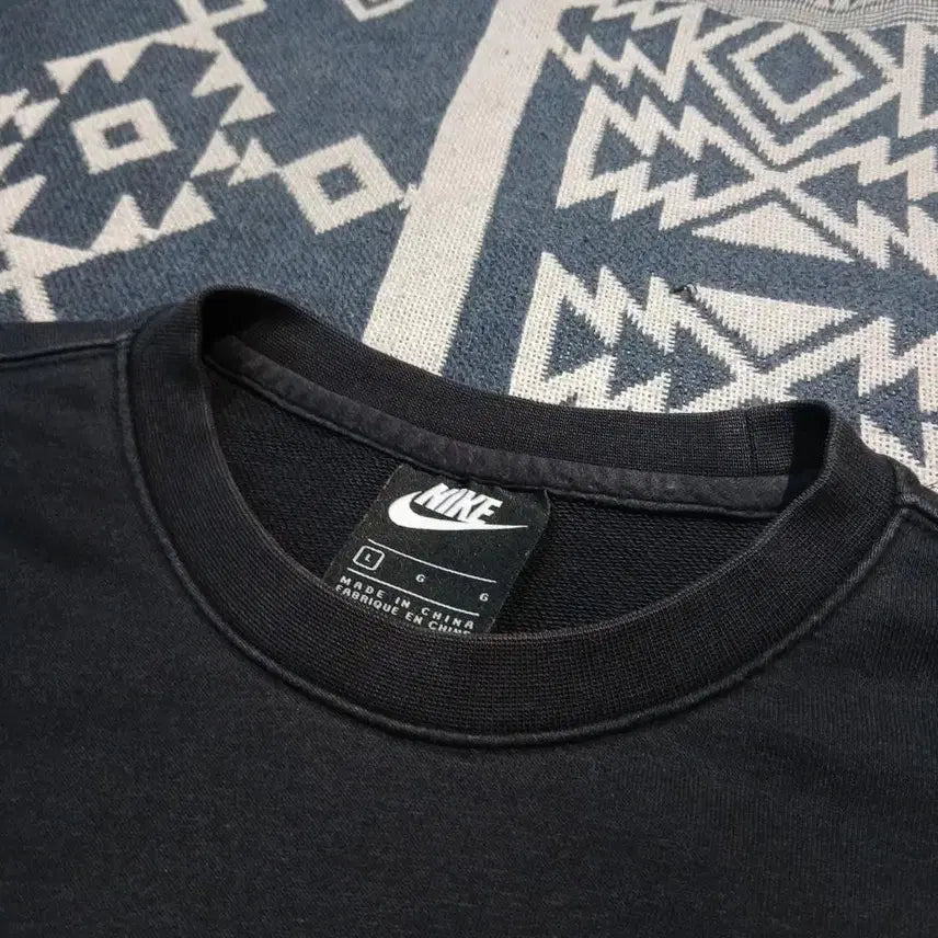[BUNJANG] Nike Pigment Black White Futura Logo Sweatshirt / 나이키 피그먼트 블랙 화이트 퓨추라로고 맨투맨 티셔츠 L