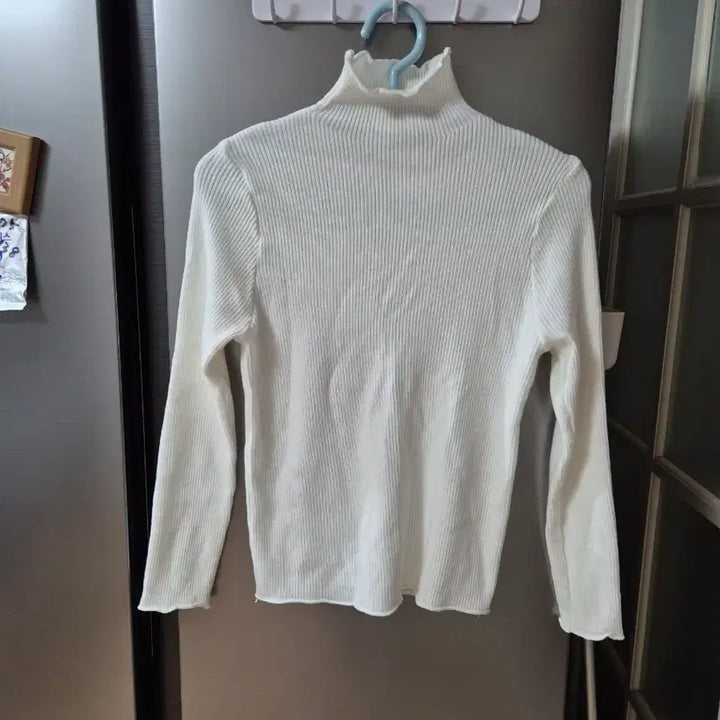 [BUNJANG] White Ribbed Frill Neck Turtleneck Top / 흰색 골지 프릴넥 목폴라