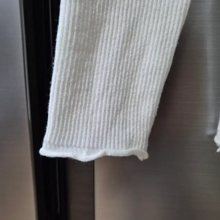 [BUNJANG] White Ribbed Frill Neck Turtleneck Top / 흰색 골지 프릴넥 목폴라