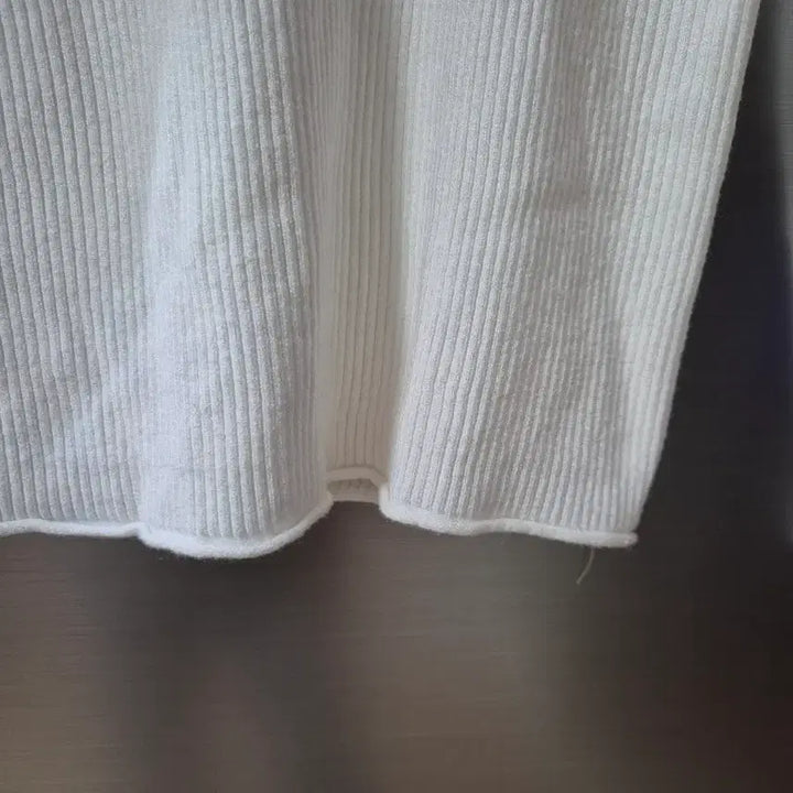 [BUNJANG] White Ribbed Frill Neck Turtleneck Top / 흰색 골지 프릴넥 목폴라