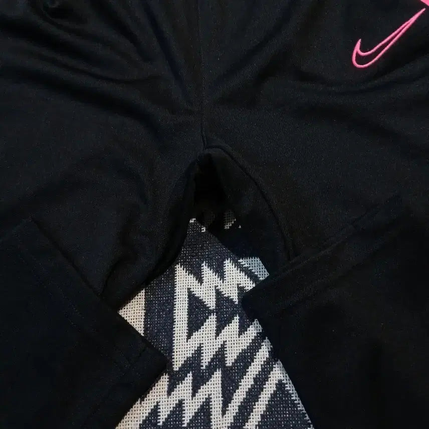 [BUNJANG] Nike Dri-FIT Track Top Jersey / 나이키 블랙 네온핑크 배색 스우시 로고 드라이핏 레글런 트랙탑 집업 져지