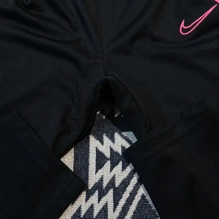 [BUNJANG] Nike Dri-FIT Track Top Jersey / 나이키 블랙 네온핑크 배색 스우시 로고 드라이핏 레글런 트랙탑 집업 져지