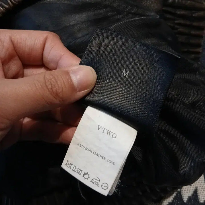 [BUNJANG] VTWO Deep Brown Two-Way Zipper Vegan Leather Bomber Jacket / VTWO 브이투 딥브라운 절개 투웨이지퍼 비건레더 카라넥 봄버 레더자켓