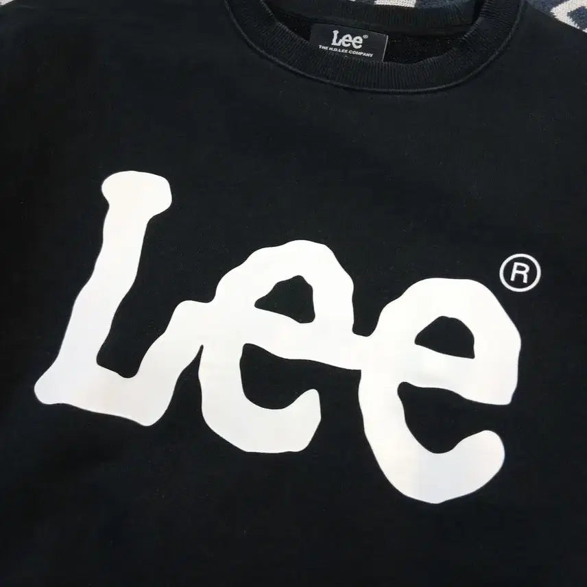 [SOLD OUT] LEE 리 피그먼트 블랙 로고 암패치 올드스쿨 헤비코튼 블렌드 맨투맨 티