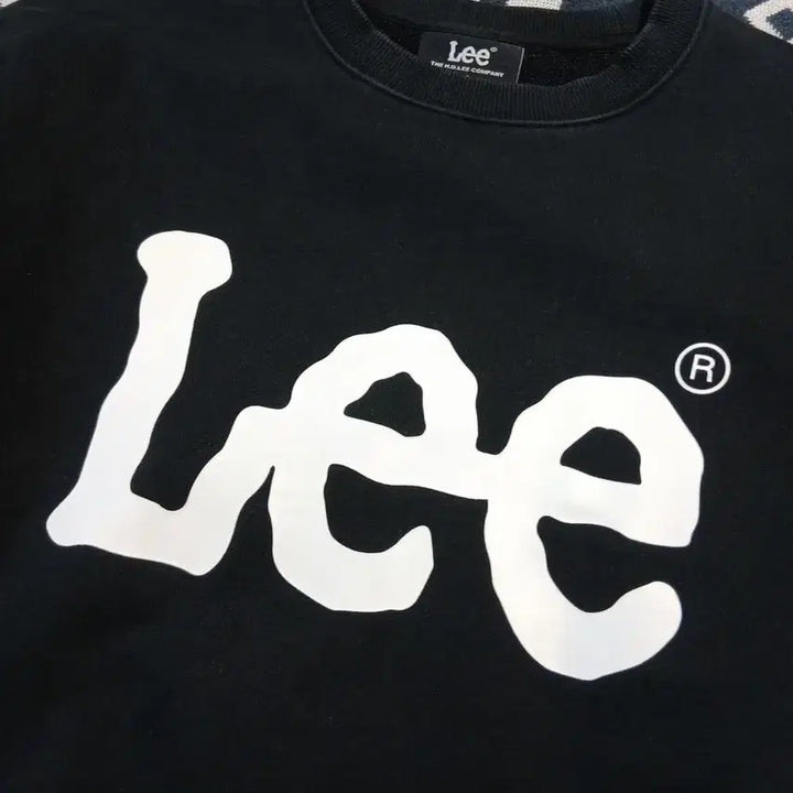 [SOLD OUT] LEE 리 피그먼트 블랙 로고 암패치 올드스쿨 헤비코튼 블렌드 맨투맨 티