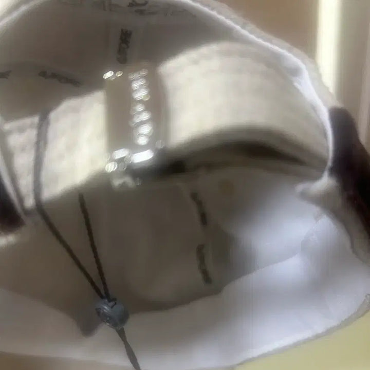 [BUNJANG] Chipoer Ivory Velvet Ribbon Ball Cap / 지포어볼캡 택채새거