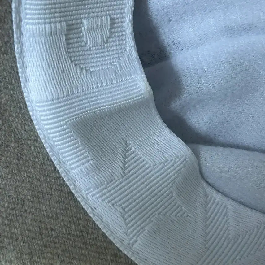 [BUNJANG] Chipoer Ivory Velvet Ribbon Ball Cap / 지포어볼캡 택채새거