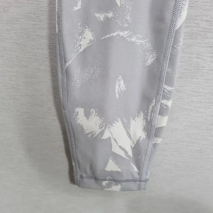 [SOLD OUT] 룰루레몬 레깅스 여55-슬66ㅡ0309