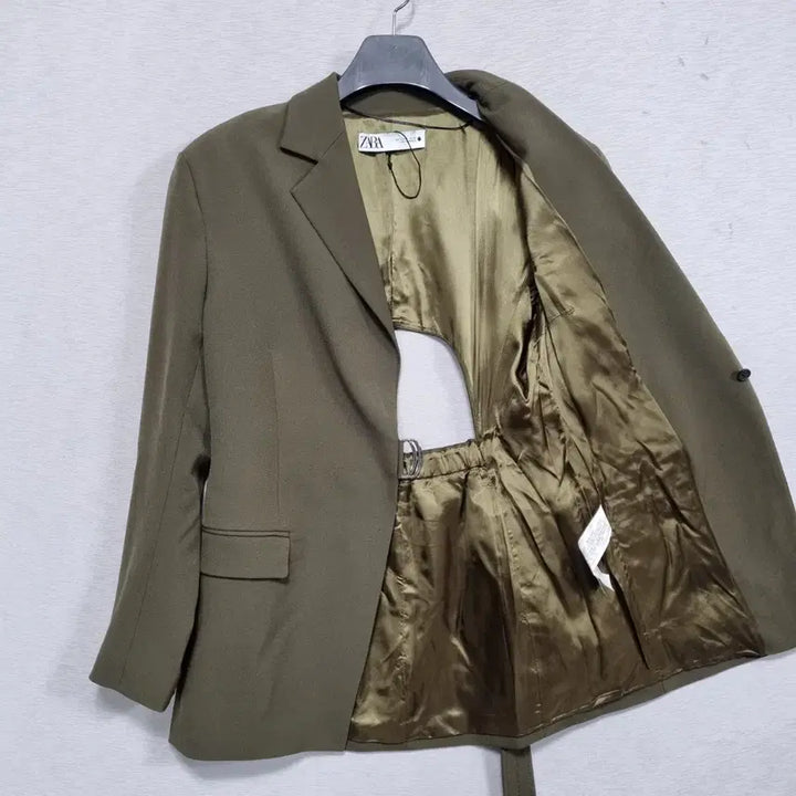 [BUNJANG] ZARA Back Slit Jacket (Women&