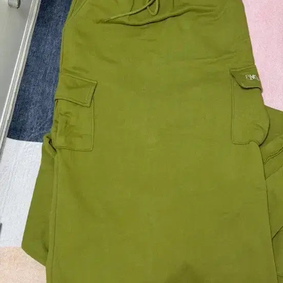[BUNJANG] Training Cargo Long Skirt &amp; Sweatshirt Set / 트레이닝(카고 롱 스커트&amp;맨투맨 세트)