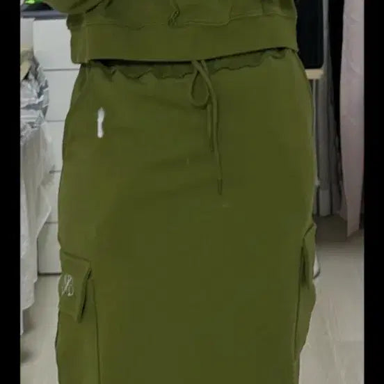 [BUNJANG] Training Cargo Long Skirt &amp; Sweatshirt Set / 트레이닝(카고 롱 스커트&amp;맨투맨 세트)