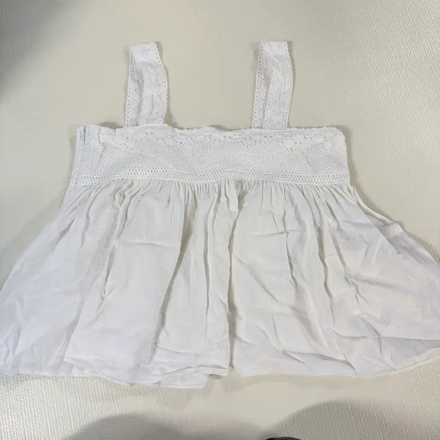 [BUNJANG] Ivory Lace Flare Tank Top / 한두번착용) 아이보리 레이스 플레어 나시 구입가45,000