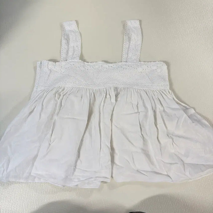 [BUNJANG] Ivory Lace Flare Tank Top / 한두번착용) 아이보리 레이스 플레어 나시 구입가45,000