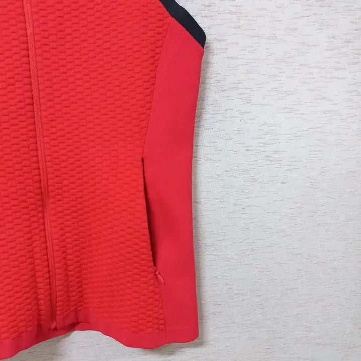 [SOLD OUT] B3-9/데상트 레드 집업 니트조끼