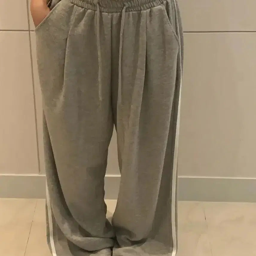 [BUNJANG] Three-Stripe Wide Fit Track Training Pants / 삼선 트랙 와이드 트레이닝팬츠