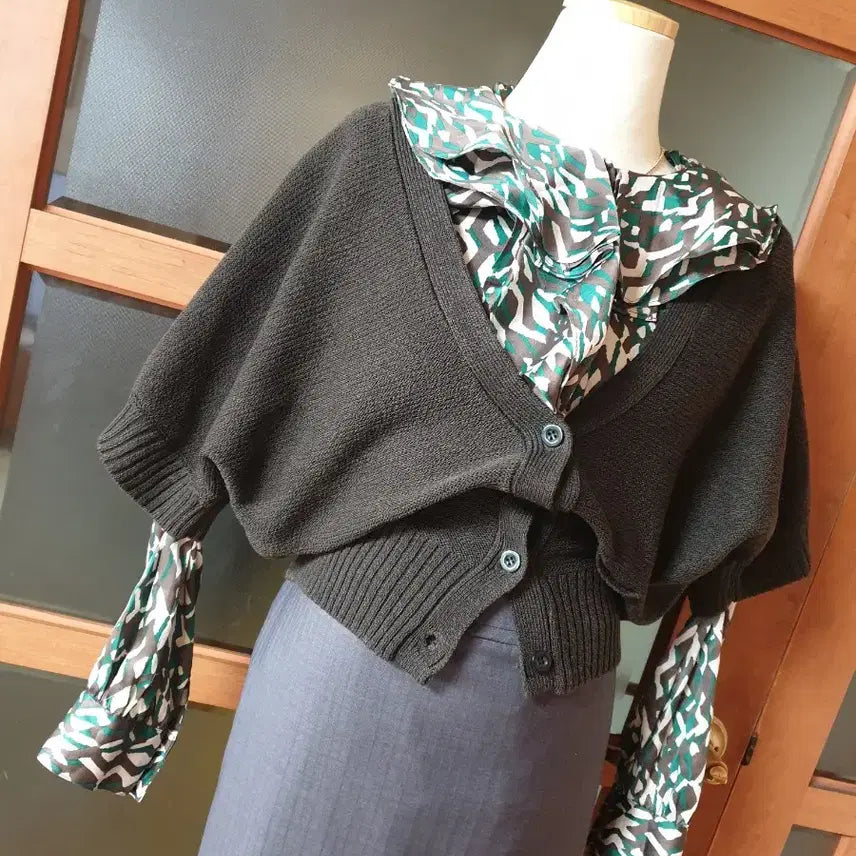[BUNJANG] Unbranded Dark Brown Ribbed Pointed Cardigan / (새제품)시보리포인트 가오리핏 가디건 다크브라운