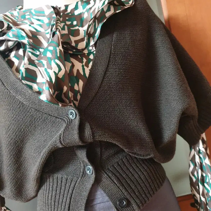 [BUNJANG] Unbranded Dark Brown Ribbed Pointed Cardigan / (새제품)시보리포인트 가오리핏 가디건 다크브라운
