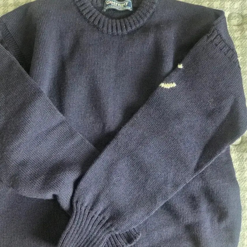 [BUNJANG] Gunghuillons Navy Crew Neck Holgarment Sweater / 건지울른스 네이비 크루넥 홀가먼트 스웨터