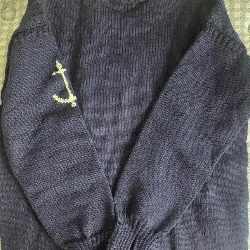 [BUNJANG] Gunghuillons Navy Crew Neck Holgarment Sweater / 건지울른스 네이비 크루넥 홀가먼트 스웨터