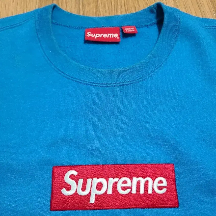 [BUNJANG] Supreme Box Logo Crewneck Sweatshirt - Red on Sky Blue - Men&